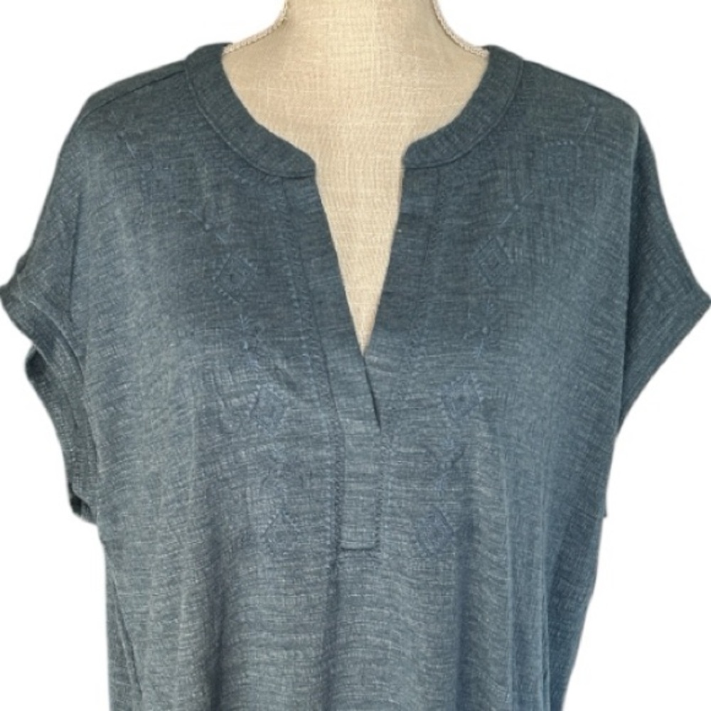 Cable & Gauge Soft Blue Embroidered Textured V-Neck Short Capped Sleeves size 1X - Picture 2 of 16